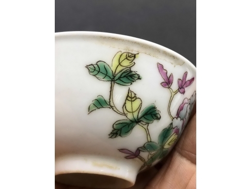 粉彩花碟纹茶盅