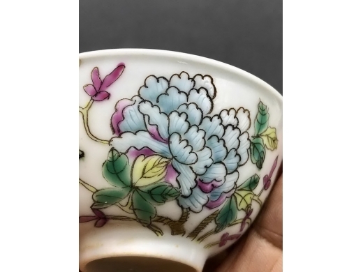 粉彩花碟纹茶盅