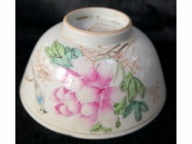 粉彩花鸟纹瓷碗