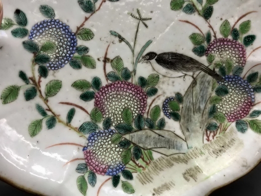 粉彩花鸟纹花口博古盘