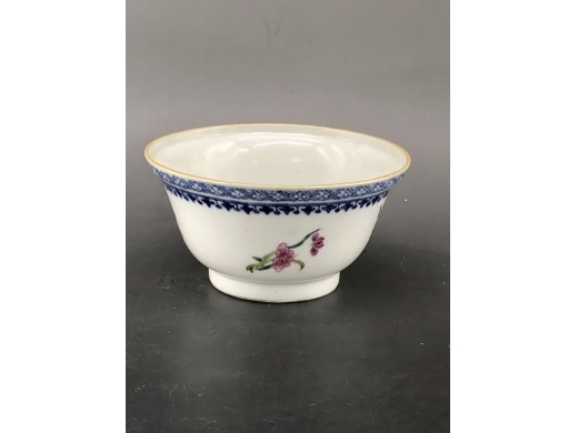青花加彩折纸花茶碗