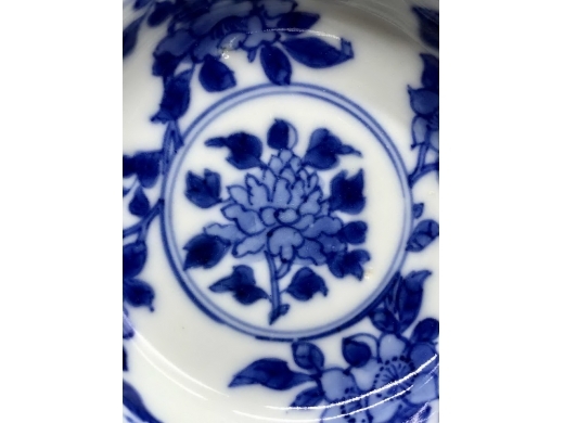 青花牡丹纹折沿碟