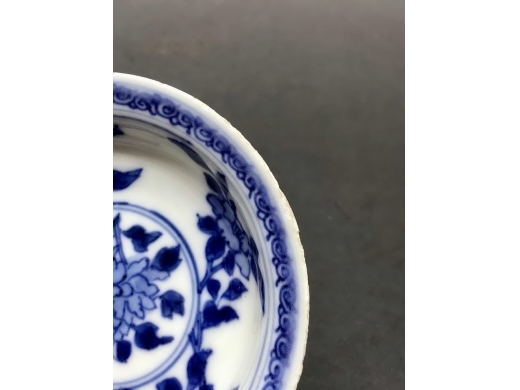 青花牡丹纹折沿碟