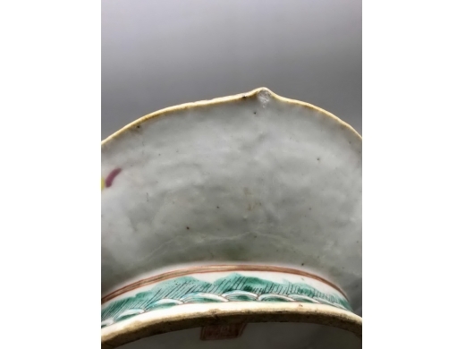粉彩花鸟纹花口博古盘