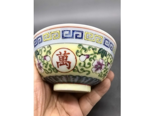 粉彩万寿无疆纹碗