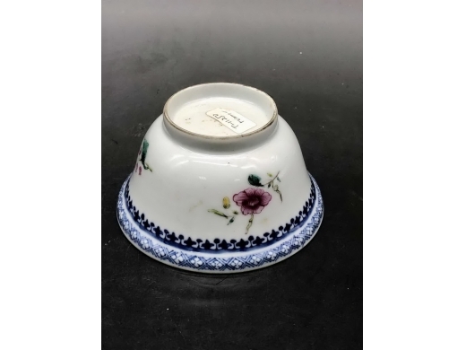 青花加彩折纸花茶碗