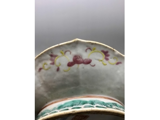 粉彩花鸟纹花口博古盘