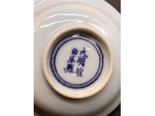 青花牡丹纹折沿碟