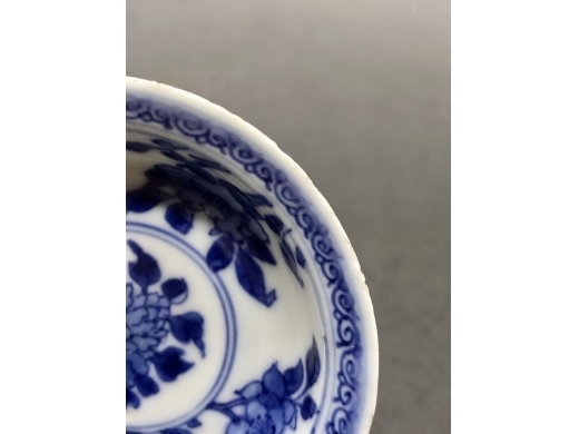 青花牡丹纹折沿碟