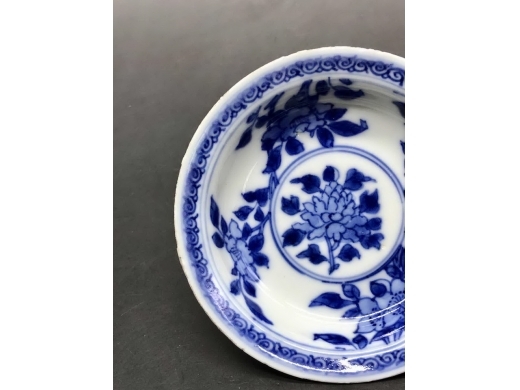 青花牡丹纹折沿碟