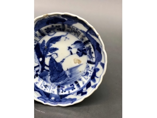 青花人物折沿葵口碟