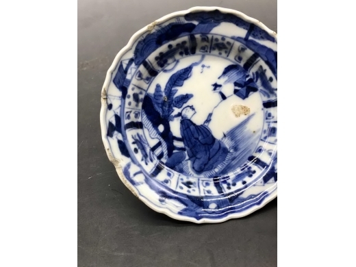 青花人物折沿葵口碟