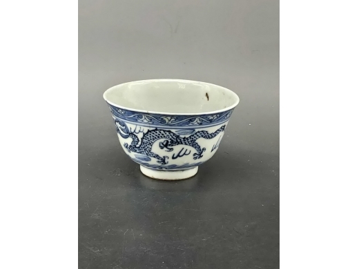 青花双龙戏珠纹茶盏