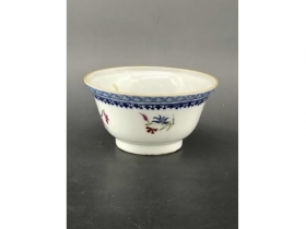 青花加彩折纸花茶碗