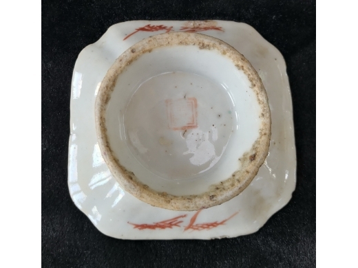 粉彩荷花纹博古瓷碟