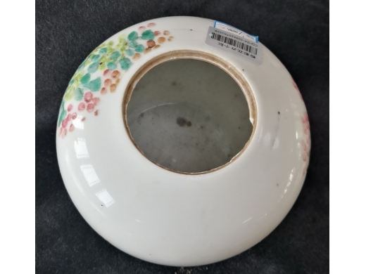 粉彩花卉小缸