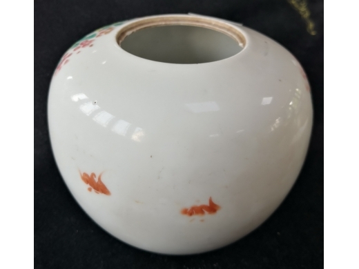 粉彩花卉小缸