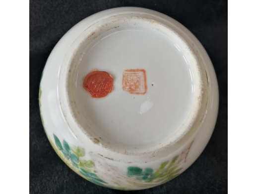 粉彩花卉小缸