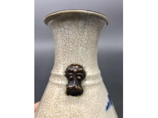 哥釉青花人物兽耳瓶