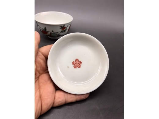 五彩描金寿桃纹盖碗