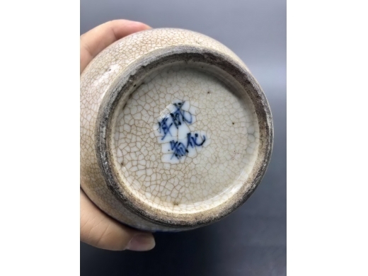 哥釉青花人物兽耳瓶