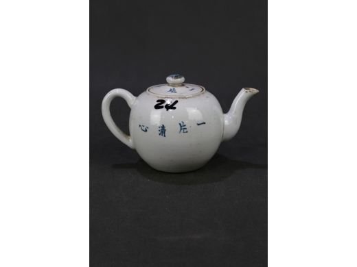 粉彩花鸟执壶