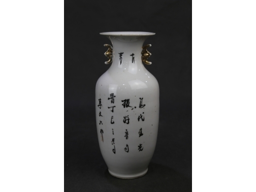 粉彩花鸟小瓶