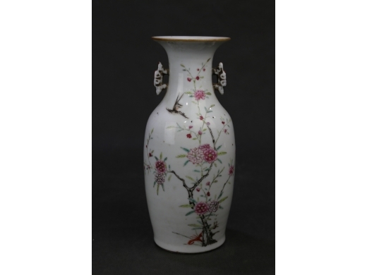 粉彩花鸟小瓶