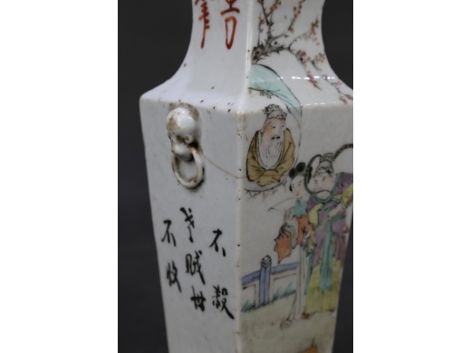 粉彩彩人物小方瓶