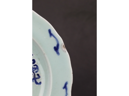 豆青青花团寿盘