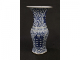 青花喜字花觚