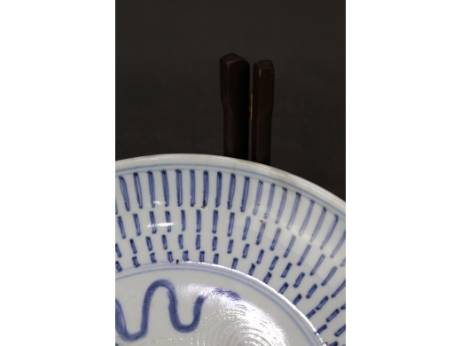 青花加紫狮球盘