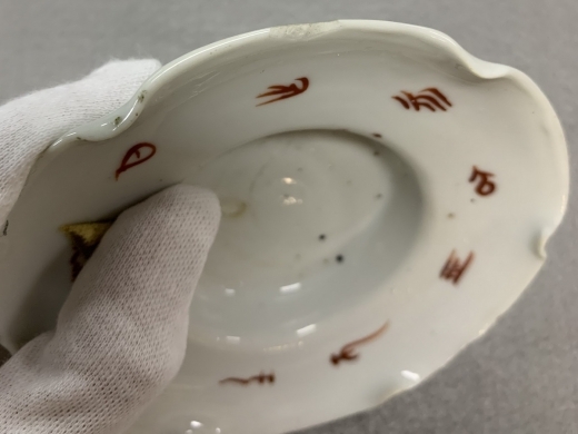 粉彩盏托
