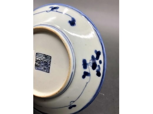 青花缠枝花纹盘