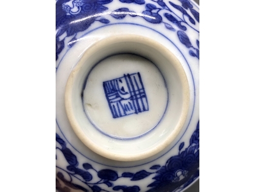 青花缠枝宝相花盖碗