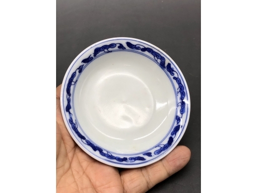 青花缠枝宝相花盖碗
