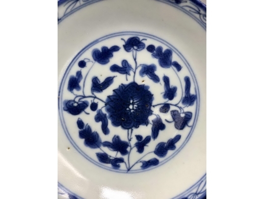 青花缠枝花纹盘