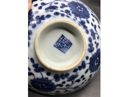 青花缠枝宝相花纹盖碗