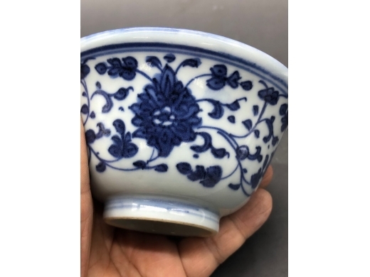 青花缠枝宝相花纹盖碗