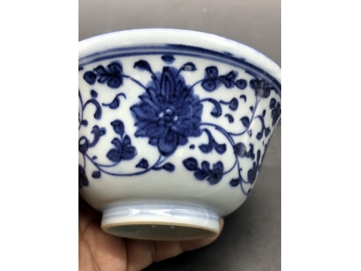 青花缠枝宝相花纹盖碗