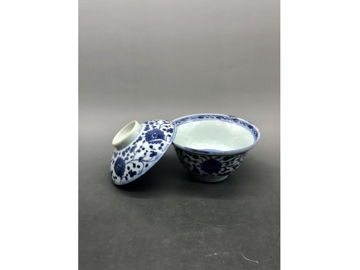 青花缠枝宝相花纹盖碗