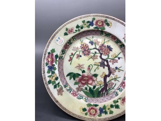 粉彩花卉纹折沿盘