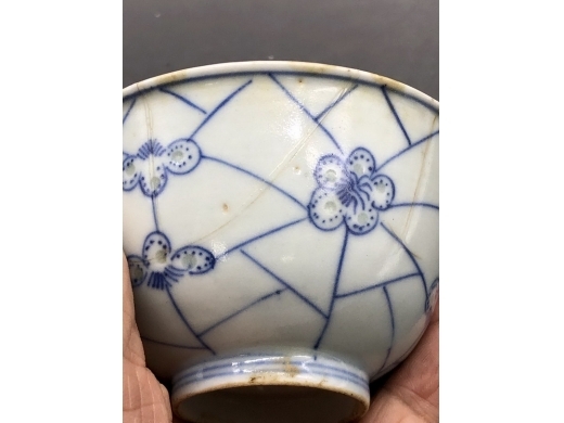 青花淡描冰梅纹米通花茶碗