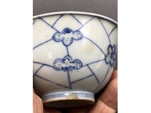 青花淡描冰梅纹米通花茶碗