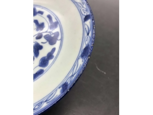 青花缠枝花纹盘
