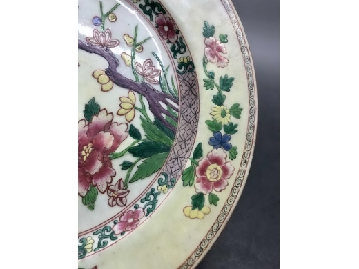 粉彩花卉纹折沿盘