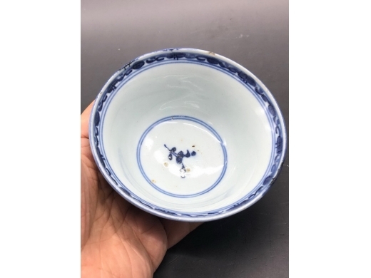 青花缠枝宝相花纹盖碗