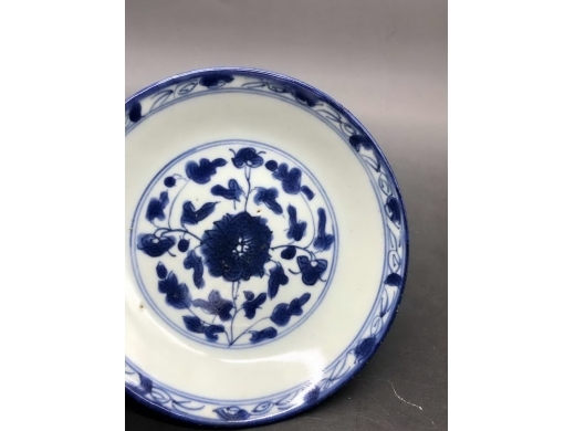 青花缠枝花纹盘