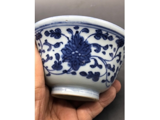 青花缠枝宝相花纹盖碗