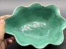 绿地粉彩瓜蝶绵绵叶型笔洗